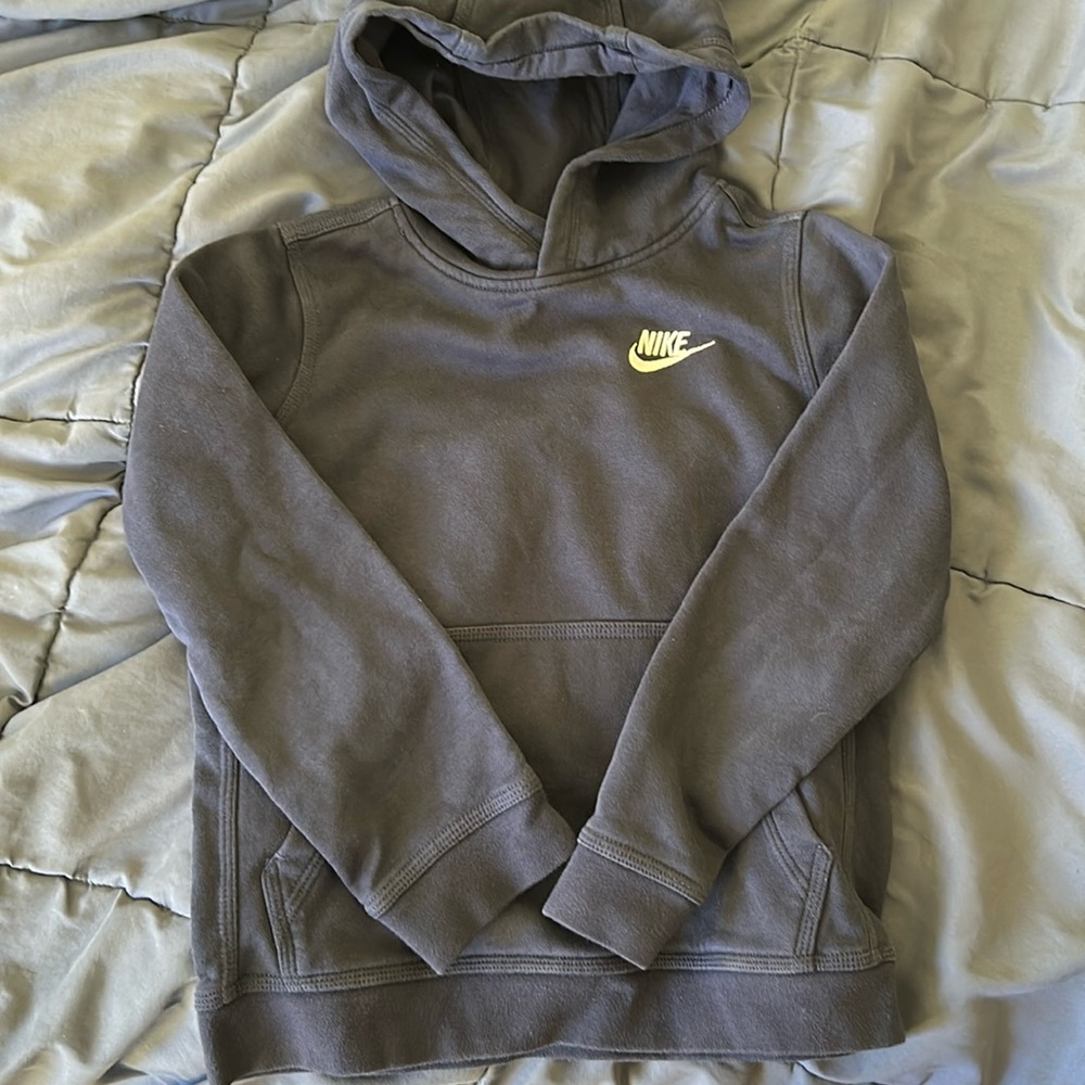 Only worn one time Nike hoodie navy blue